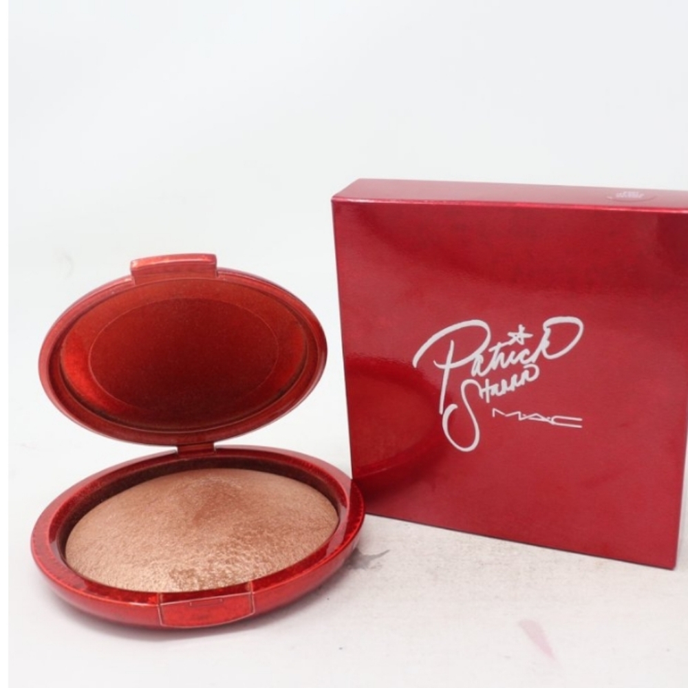 Mac Patrick Starrr  Mineralize Skinfinish Baby it's Gold Outside